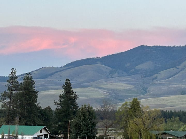 
                      
                        Maple Mountain Stables
                      
                    
