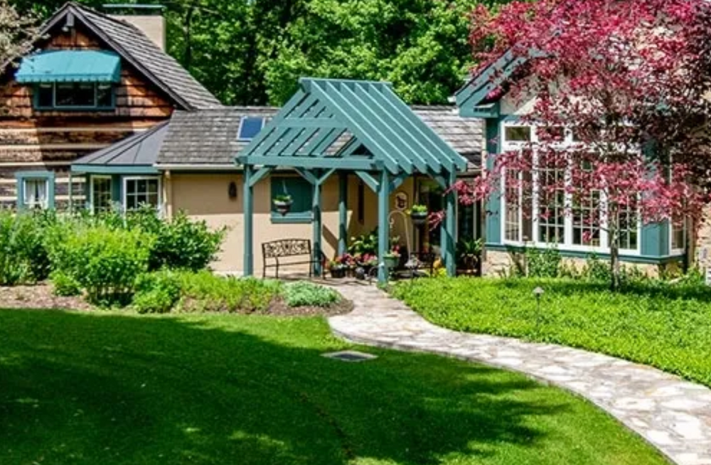 
                      
                        Sun and Cricket Bed & Breakfast
                      
                    